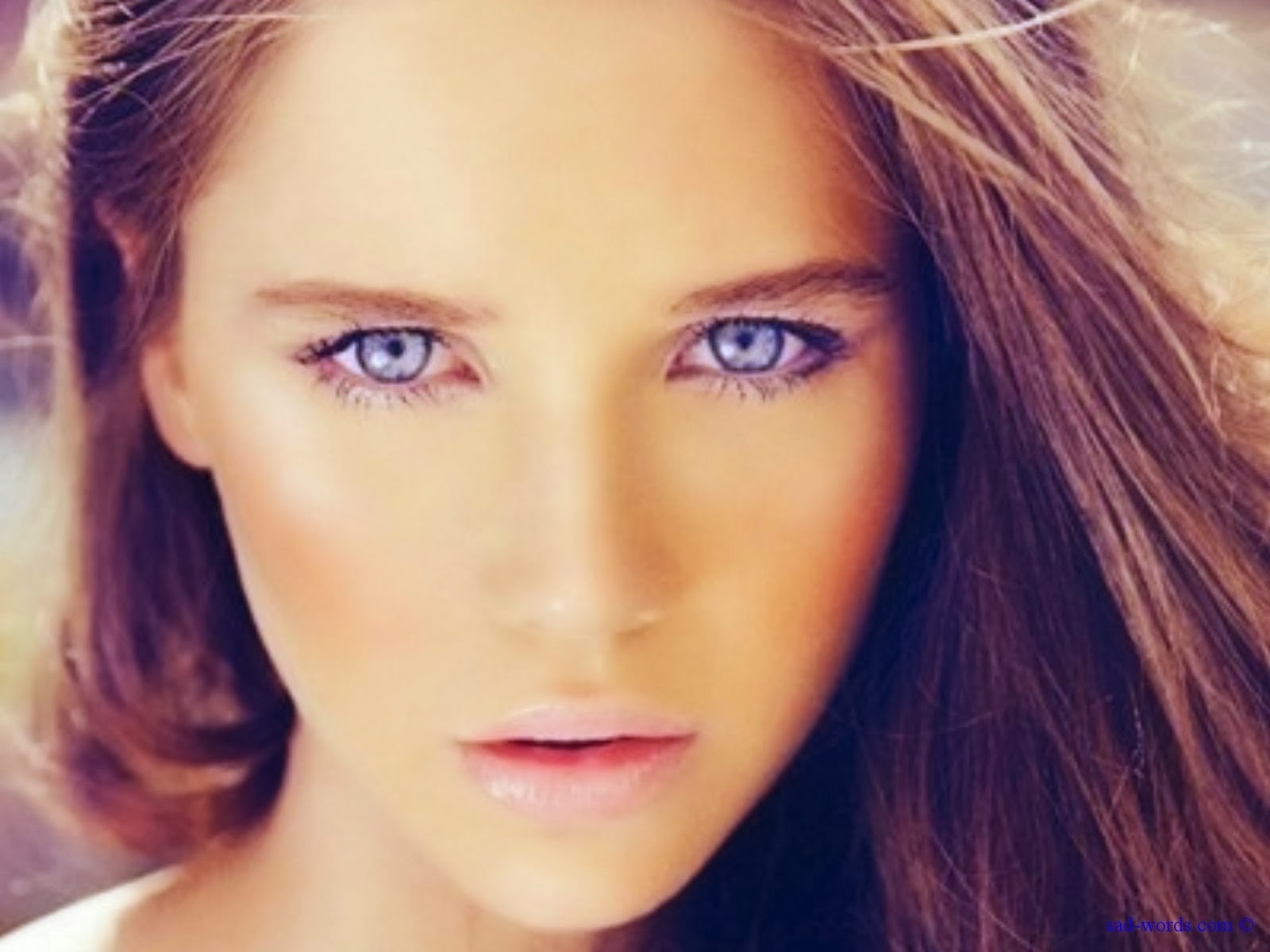 Люди с ярко голубыми глазами
