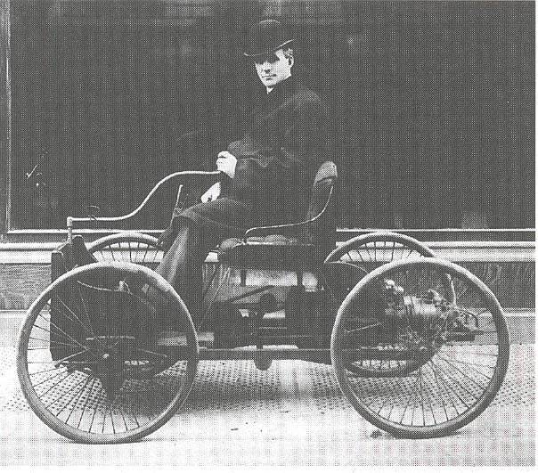 عام تعمل بالبنزين سيارة صنعت 1885 أول من اخترع